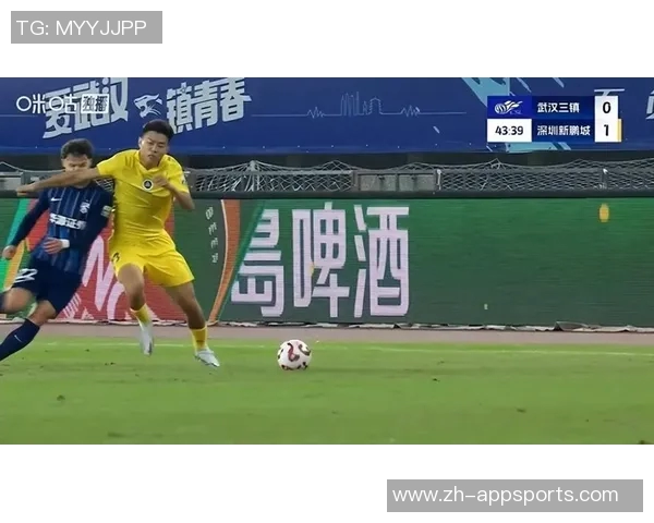杨一鸣肘击被红牌罚下新鹏城领先后遭遇人数劣势 杨一鸣肘击被红牌罚下新鹏城领先后遭遇人数劣势