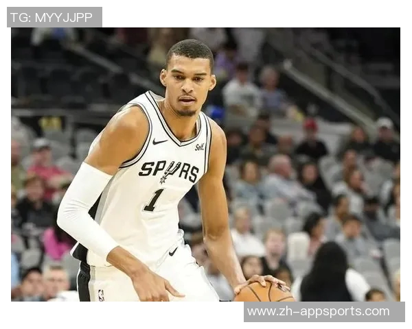 文班亚马砍下24分15板表现惊艳马刺新赛季比赛引发广泛关注