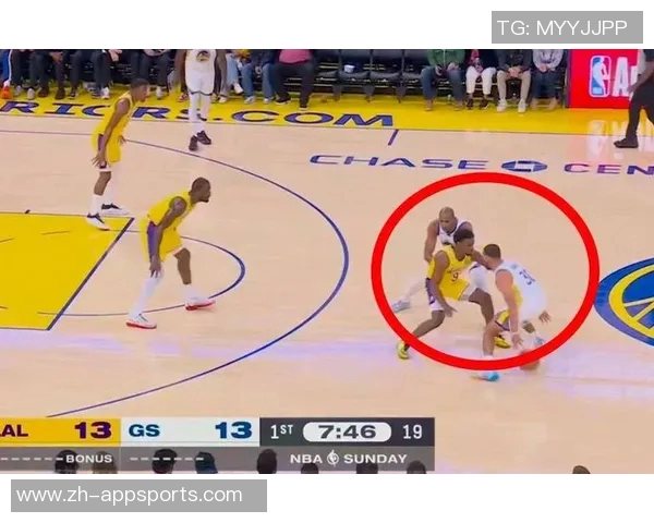 追梦精准传球布朗尼外线助攻库里高弧度三分球如虹命中