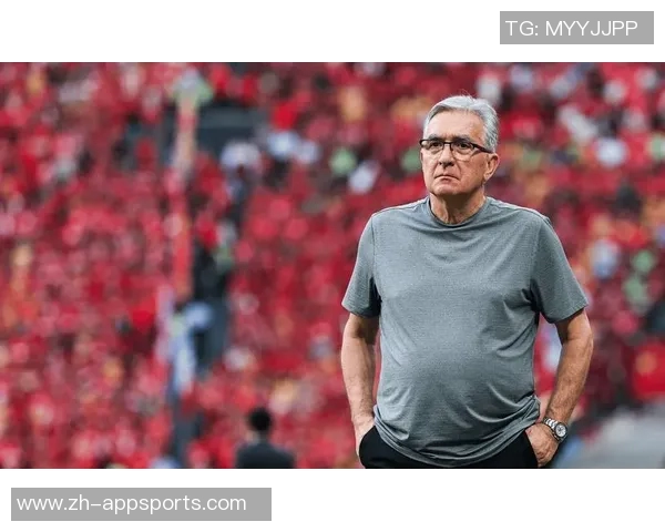 伊万谈国足战术革新：单后腰布局引领现代足球新趋势