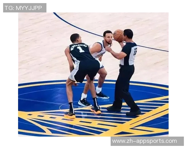 勇士库里复出迎战雷霆球队攻防兼备争夺胜利 勇士库里复出迎战雷霆球队攻防兼备争夺胜利