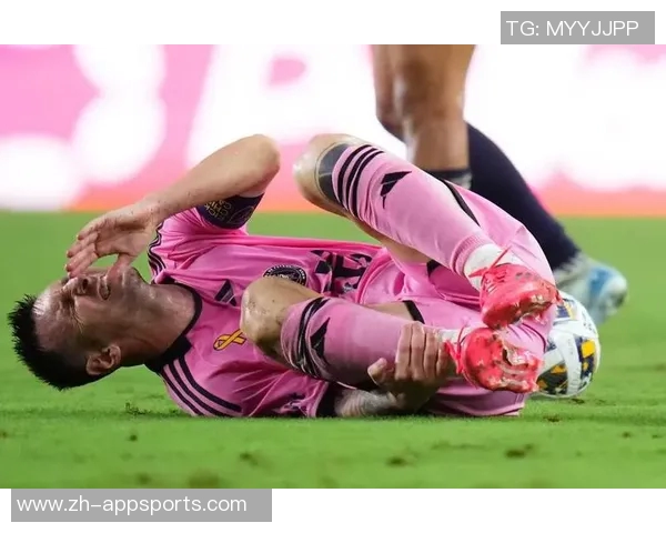 梅西远射中柱意外助攻苏亚雷斯轻松破门展现默契配合